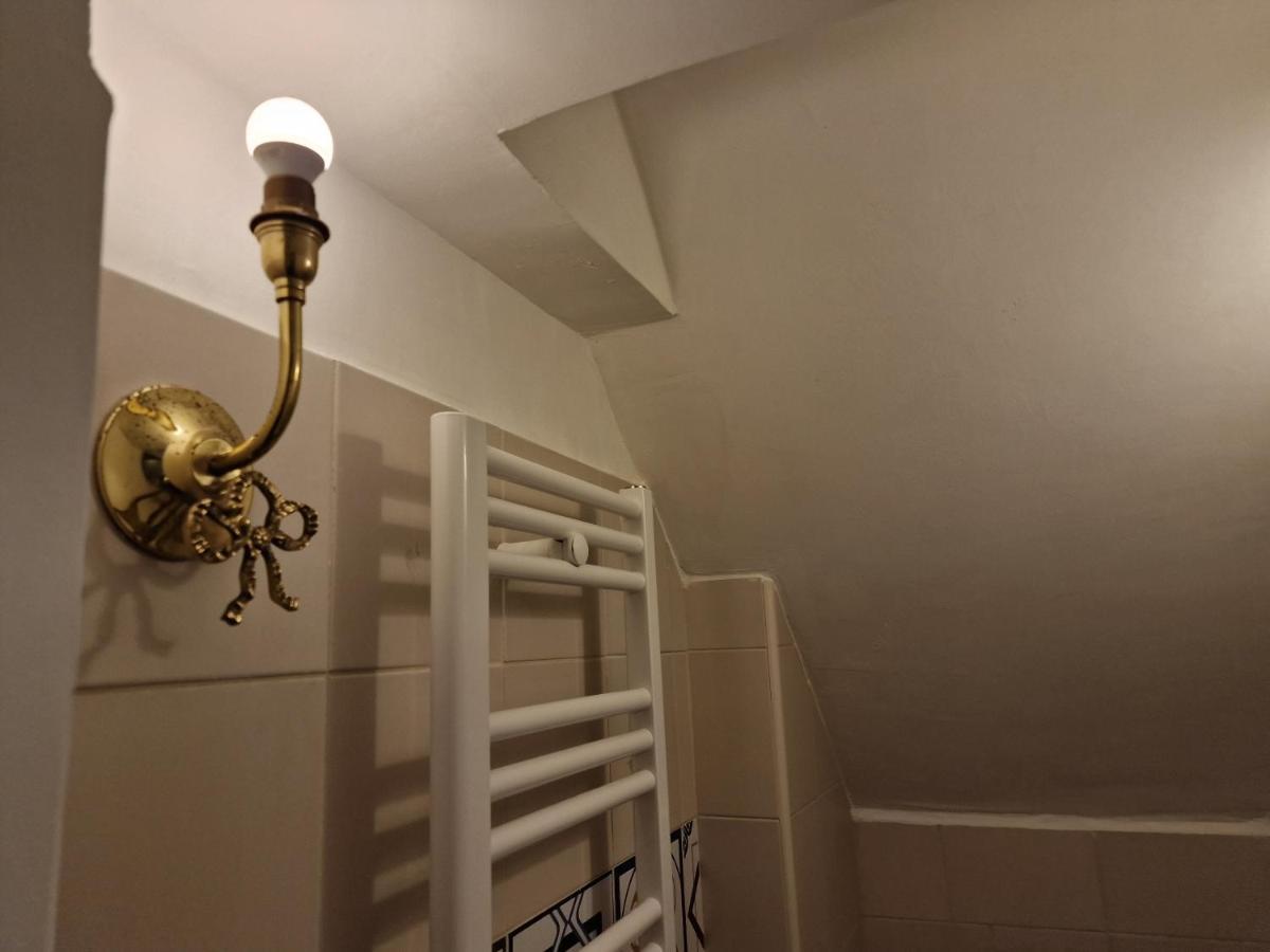 Di Paola Via Melo Appartement *