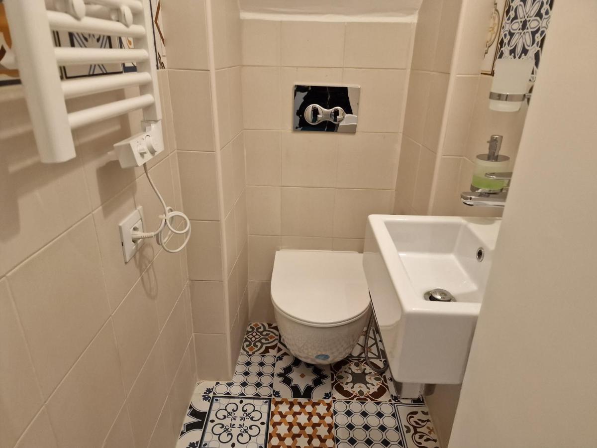 Di Paola Via Melo Appartement *