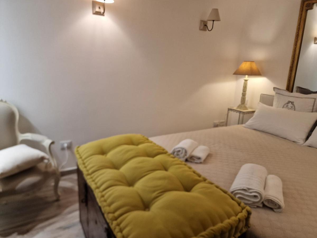 Di Paola Via Melo Appartement *